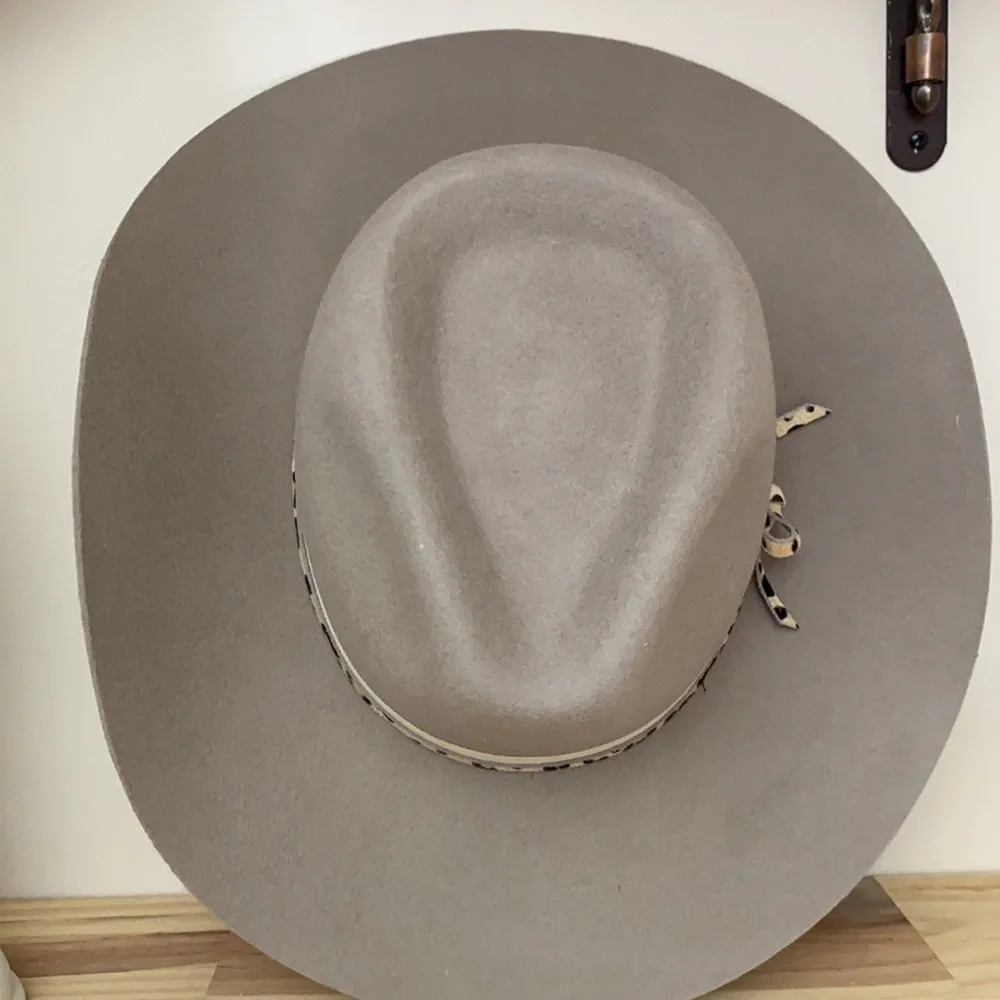 . WYETH New rare wool tan gray hat with leather calf hair cheetah bow! - Picture 4 of 5